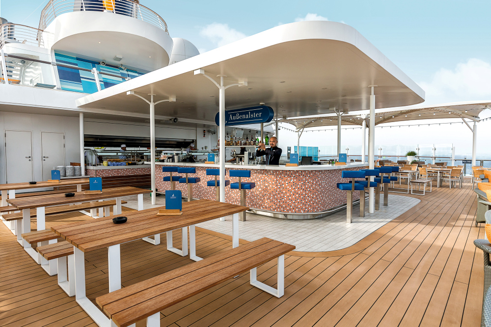 Bar aan boord van de Mein Schiff 5